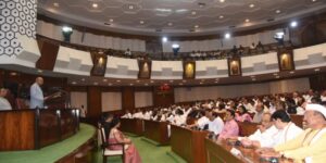 Special Legislative Session begins with Governor's address
राज्यपालांच्या अभिभाषणाने विशेष विधिमंडळ अधिवेशनाची सुरूवात
हडपसर क्राइम न्यूज, हडपसर मराठी बातम्या, हडपसर न्युज Hadapsar Crime News, Hadapsar Marathi News, ,Hadapsar News, Hadapsar Latest News
