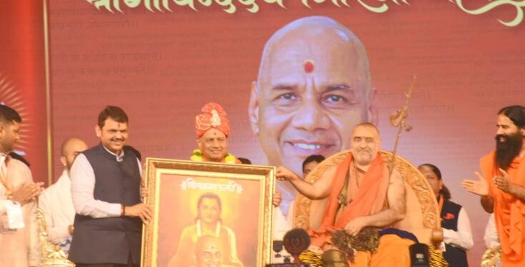 Appreciation of Swami Shri Govinddev Giri Maharaj on the occasion of Amrit Mahotsav year by Deputy Chief Minister उपमुख्यमंत्र्यांकडून स्वामी श्री गोविंददेव गिरी महाराज यांचे अमृत महोत्सवी वर्षानिमित्त अभिष्टचिंतन हडपसर क्राइम न्यूज, हडपसर मराठी बातम्या, हडपसर न्युज Hadapsar Crime News, Hadapsar Marathi News, ,Hadapsar News, Hadapsar Latest News