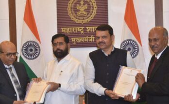 The report of the survey to check the backwardness of the Maratha community was handed over to the Chief Minister मराठा समाजाचे मागासलेपण तपासण्यासाठीचा सर्वेक्षणाचा अहवाल मुख्यमंत्र्यांना सुपूर्द हडपसर क्राइम न्यूज, हडपसर मराठी बातम्या, हडपसर न्युज Hadapsar Crime News, Hadapsar Marathi News, ,Hadapsar News, Hadapsar Latest News