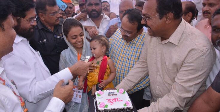 ...and the birthday of that 'Duva' was celebrated in the presence of the Chief Minister... …अन् त्या ‘दुवा’ चा वाढदिवस मुख्यमंत्र्यांच्या उपस्थितीत झाला साजरा… हडपसर क्राइम न्यूज, हडपसर मराठी बातम्या, हडपसर न्युज Hadapsar Crime News, Hadapsar Marathi News, ,Hadapsar News