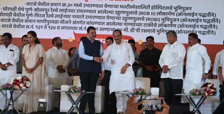 Bhoomipujan and dedication of the multispecialty hospital to be built in 30 and other development works were done in the presence of Deputy Chief Minister Devendra Fadnavis and at the hands of Deputy Chief Minister Ajit Pawar. मल्टिस्पेशालिटी हॉस्पिटलसह अन्य विकासकामांचे भूमिपूजन व लोकार्पण उपमुख्यमंत्री देवेंद्र फडणवीस यांच्या उपस्थितीत आणि उपमुख्यमंत्री अजित पवार यांच्या हस्ते करण्यात आले. हडपसर क्राइम न्यूज, हडपसर मराठी बातम्या, हडपसर न्युज Hadapsar Crime News, Hadapsar Marathi News, ,Hadapsar News