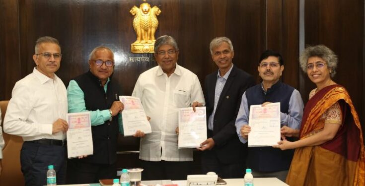 MoU signed today with five universities पाच विद्यापीठांसमवेत सामंजस्य करारावर आज स्वाक्षरी हडपसर क्राइम न्यूज, हडपसर मराठी बातम्या, हडपसर न्युज Hadapsar Crime News, Hadapsar Marathi News, ,Hadapsar News