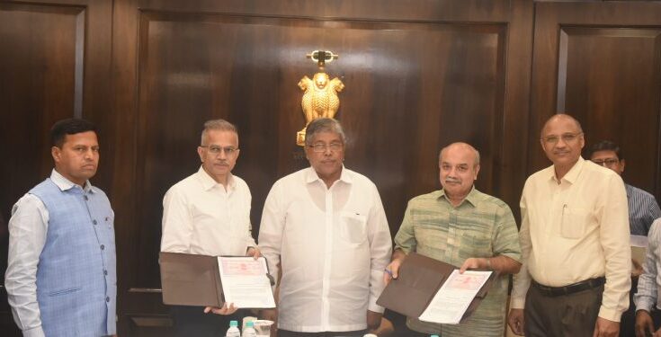 MoU between Indian Institute of Technology Mumbai in presence of Minister Chandrakant Patil मंत्री चंद्रकांत पाटील यांच्या उपस्थितीत भारतीय तंत्रज्ञान संस्था मुंबई यांच्यात सामंजस्य करार हडपसर क्राइम न्यूज, हडपसर मराठी बातम्या, हडपसर न्युज Hadapsar Crime News, Hadapsar Marathi News, ,Hadapsar News